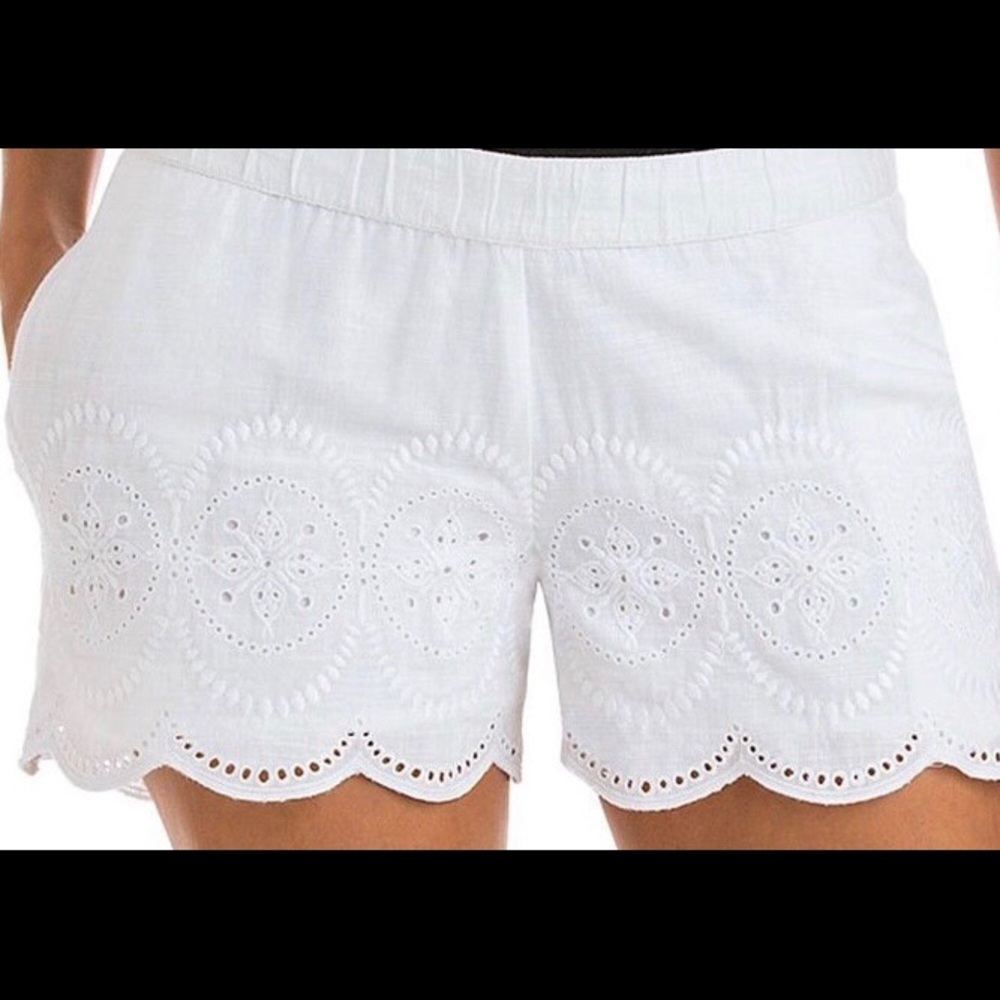 Vineyard Vines Eyelet Pull- On shorts size medium